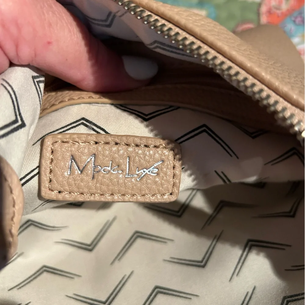 Moda Luxe Women's Elegant Tan Crossbody Bag - Picture 6 of 8